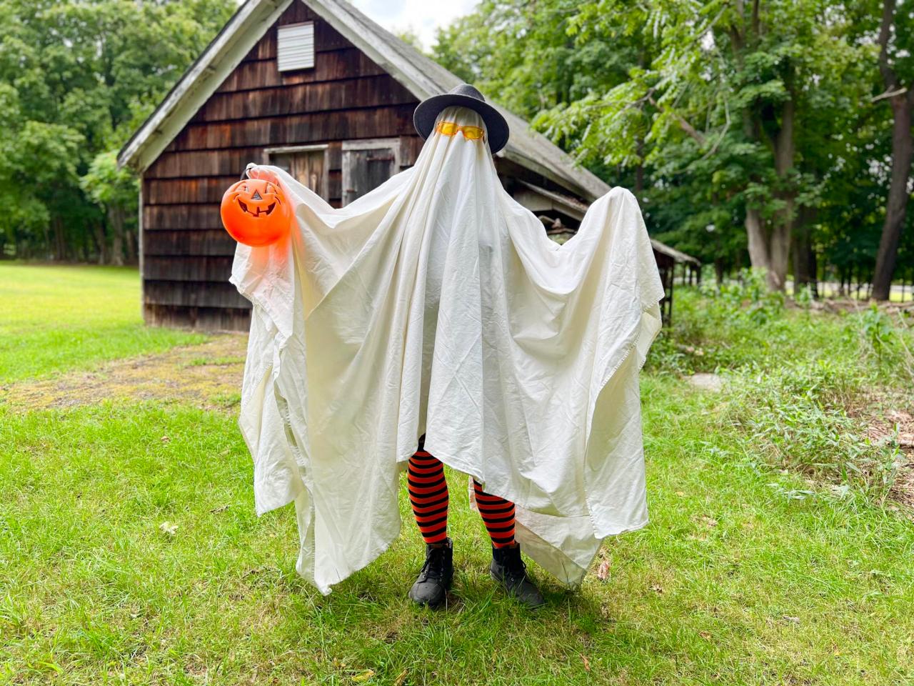 how to make a ghost costume