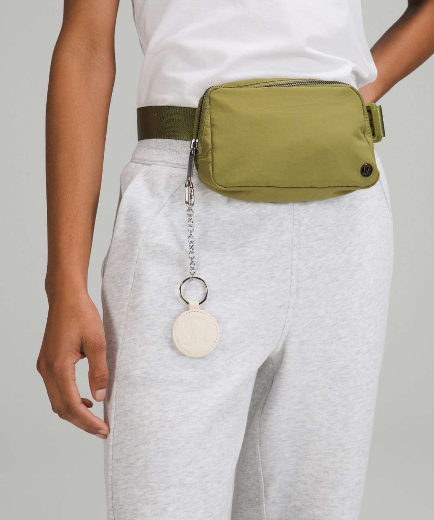 Clip It and Go: A Guide to Lululemon Keychains插图3