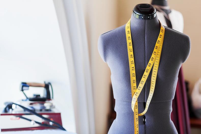 Sewing Your Dreams: A Guide to Becoming a Costume Designer插图1