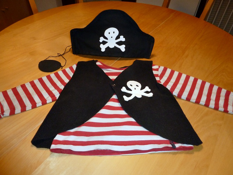 make a pirate costume