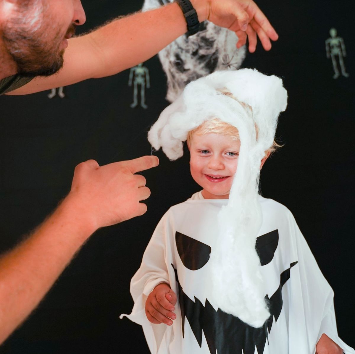 make a sheet ghost costume